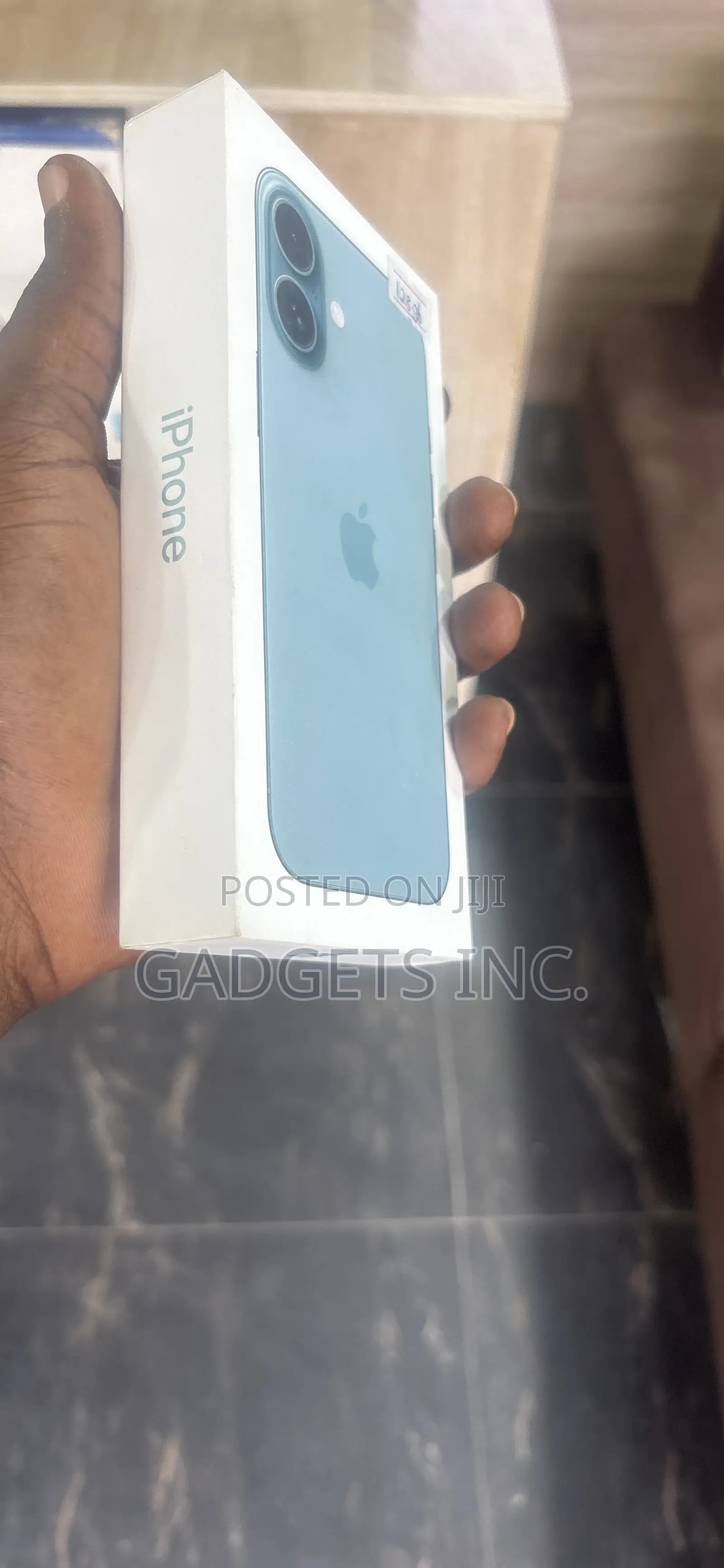 New Apple iPhone 16 128 GB Blue