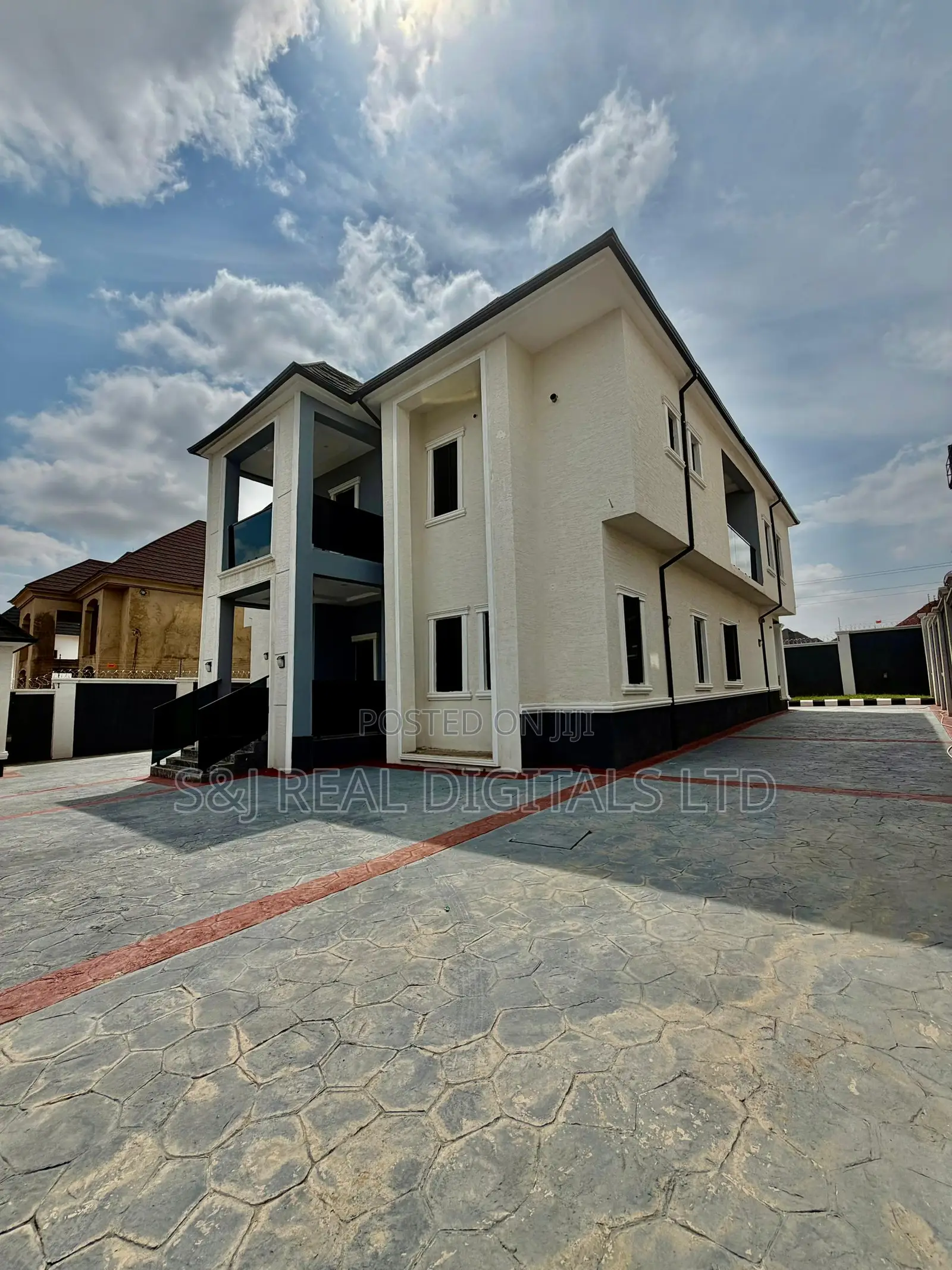 6bdrm Duplex in Karsana for sale