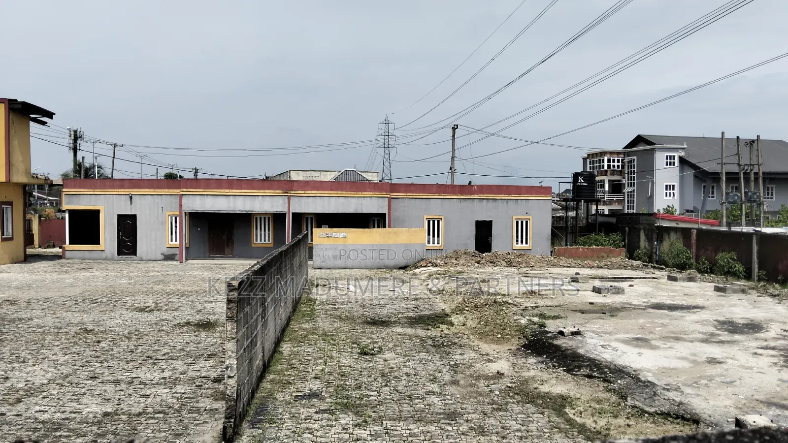 To Let / Lease : 5 Rooms Office on 3 Plots, Eliozu, Port Harcourt
