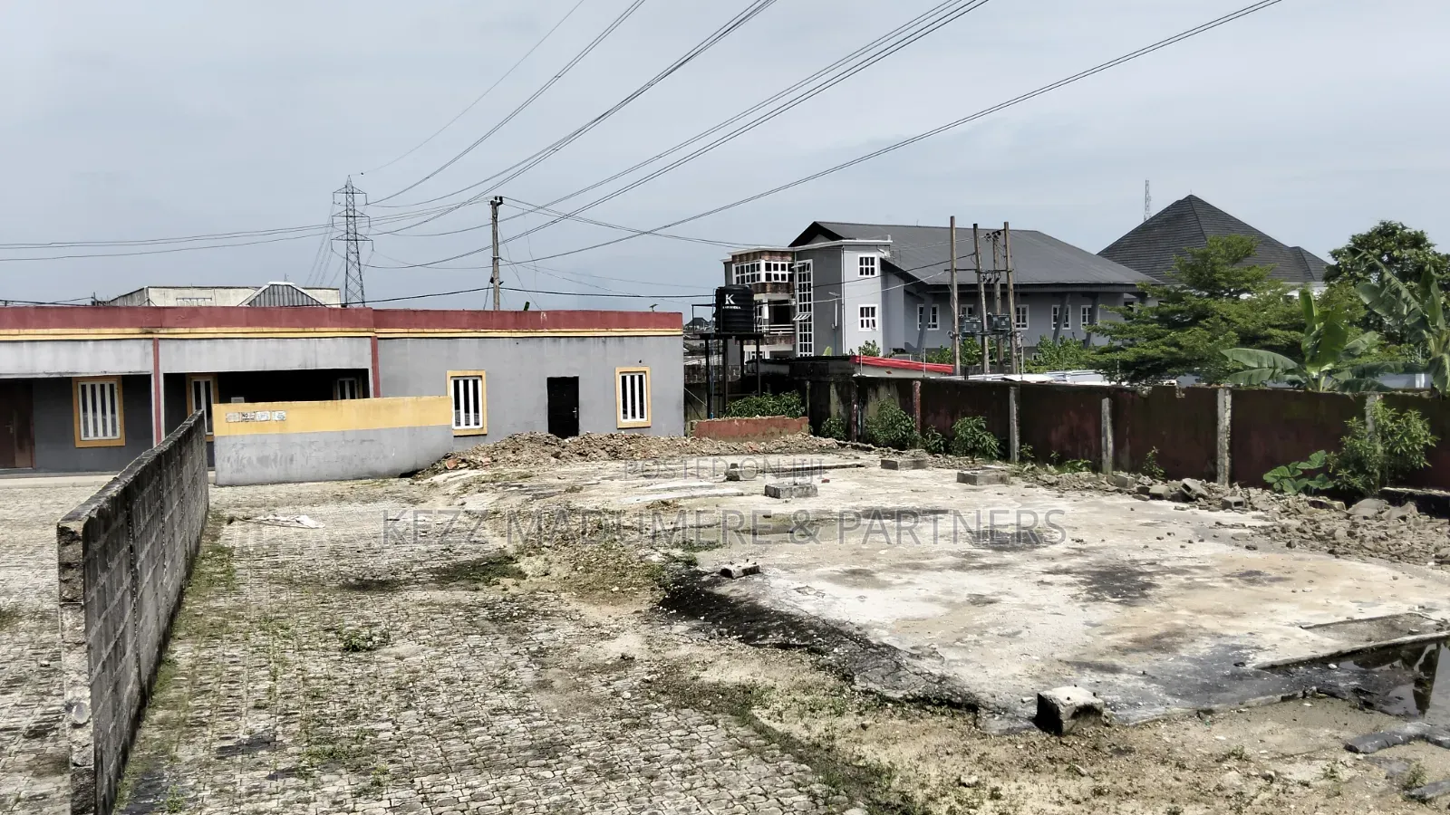 To Let / Lease : 5 Rooms Office on 3 Plots, Eliozu, Port Harcourt