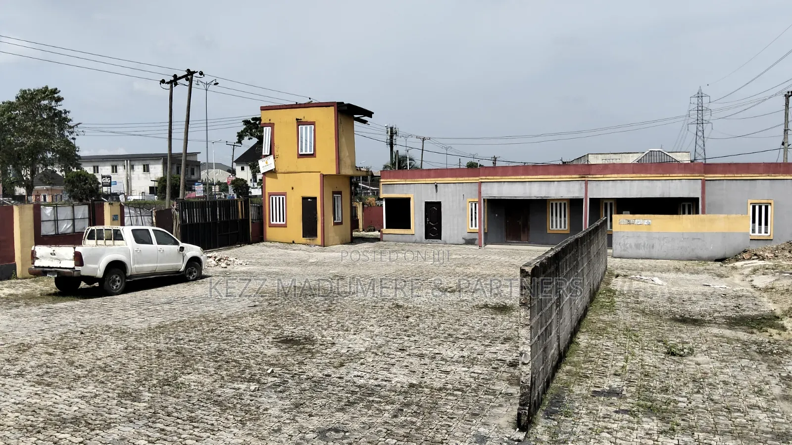To Let / Lease : 5 Rooms Office on 3 Plots, Eliozu, Port Harcourt