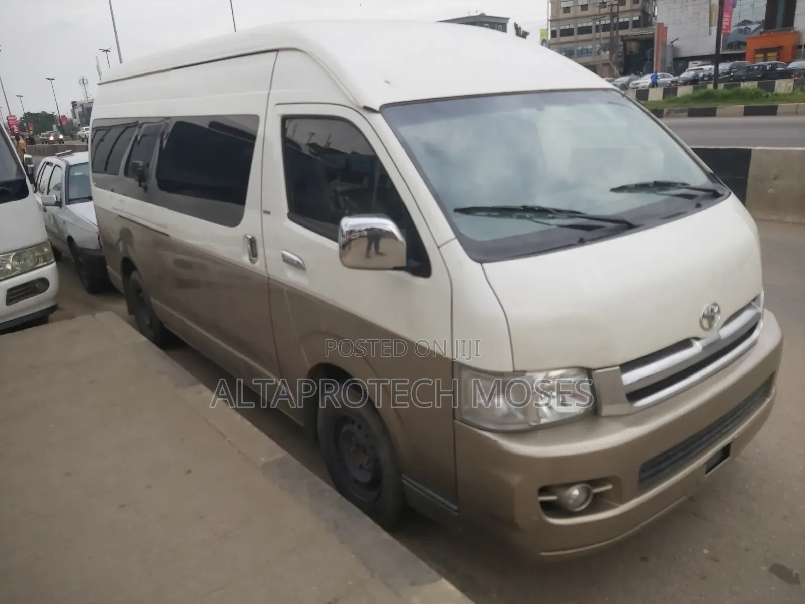 Toyota HiAce 2016 White