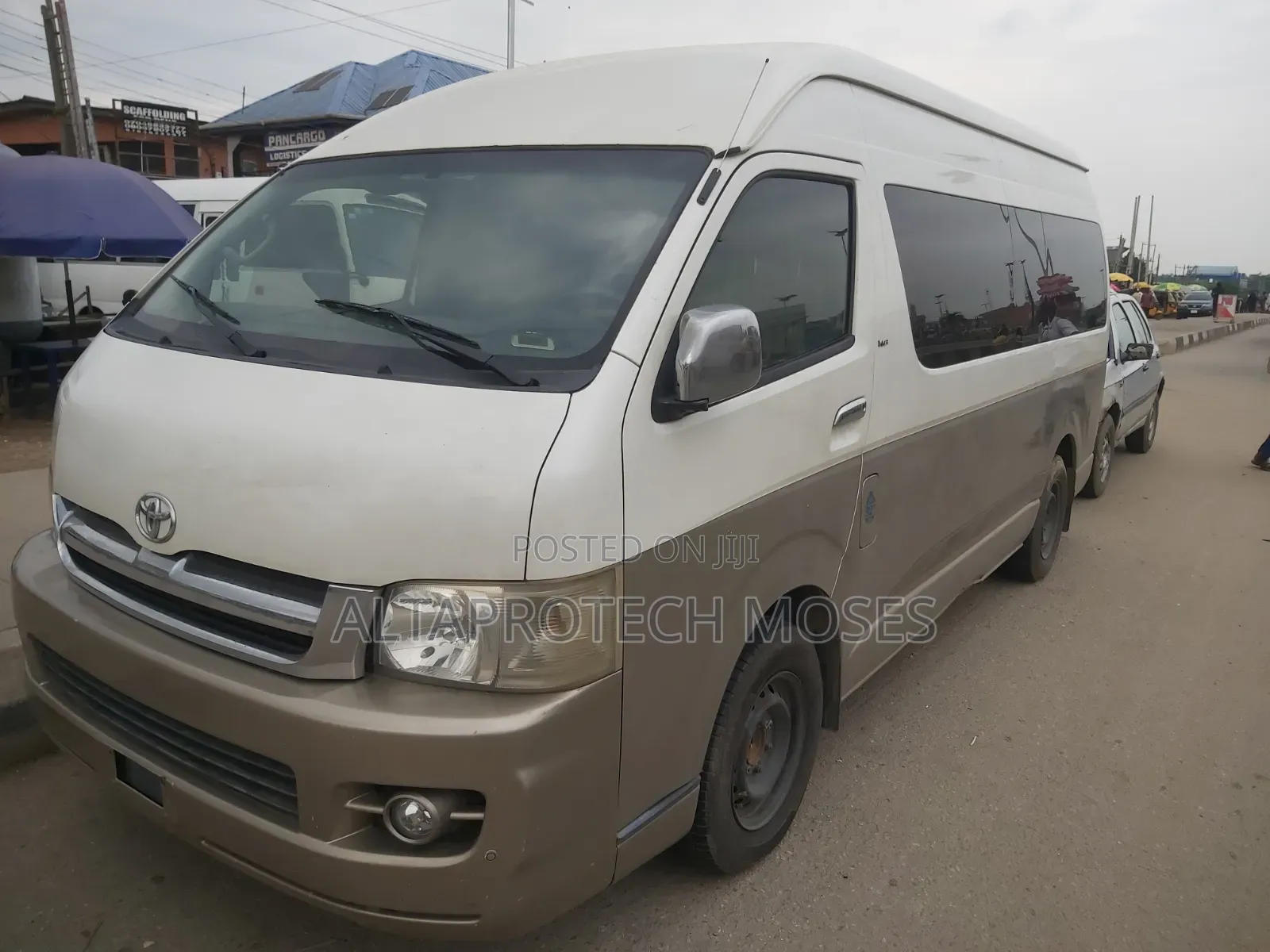 Toyota HiAce 2016 White