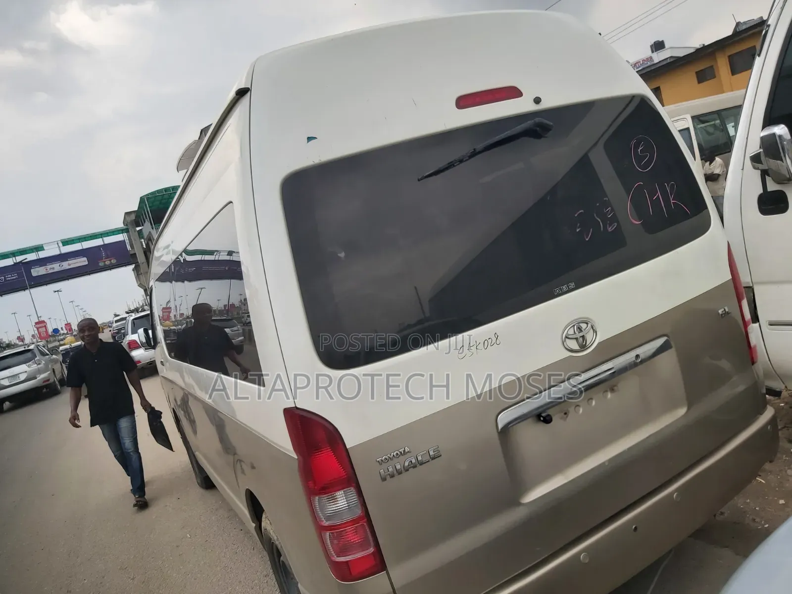 Toyota HiAce 2016 White