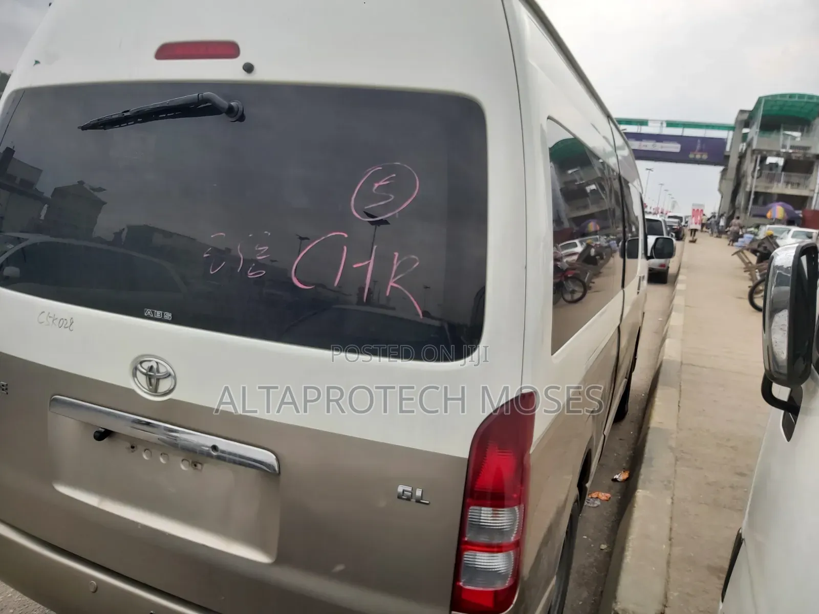Toyota HiAce 2016 White