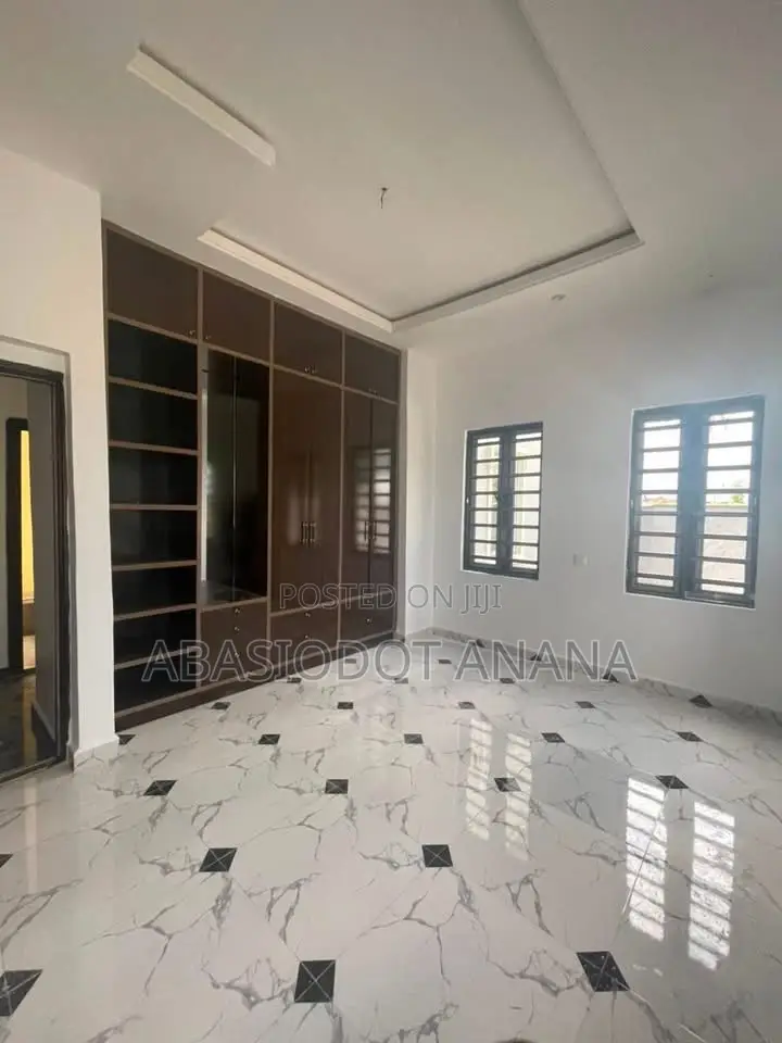 4bdrm Apartment in Shelter Afrique, Uyo for rent