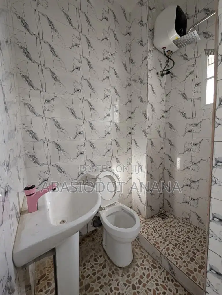 4bdrm Apartment in Shelter Afrique, Uyo for rent