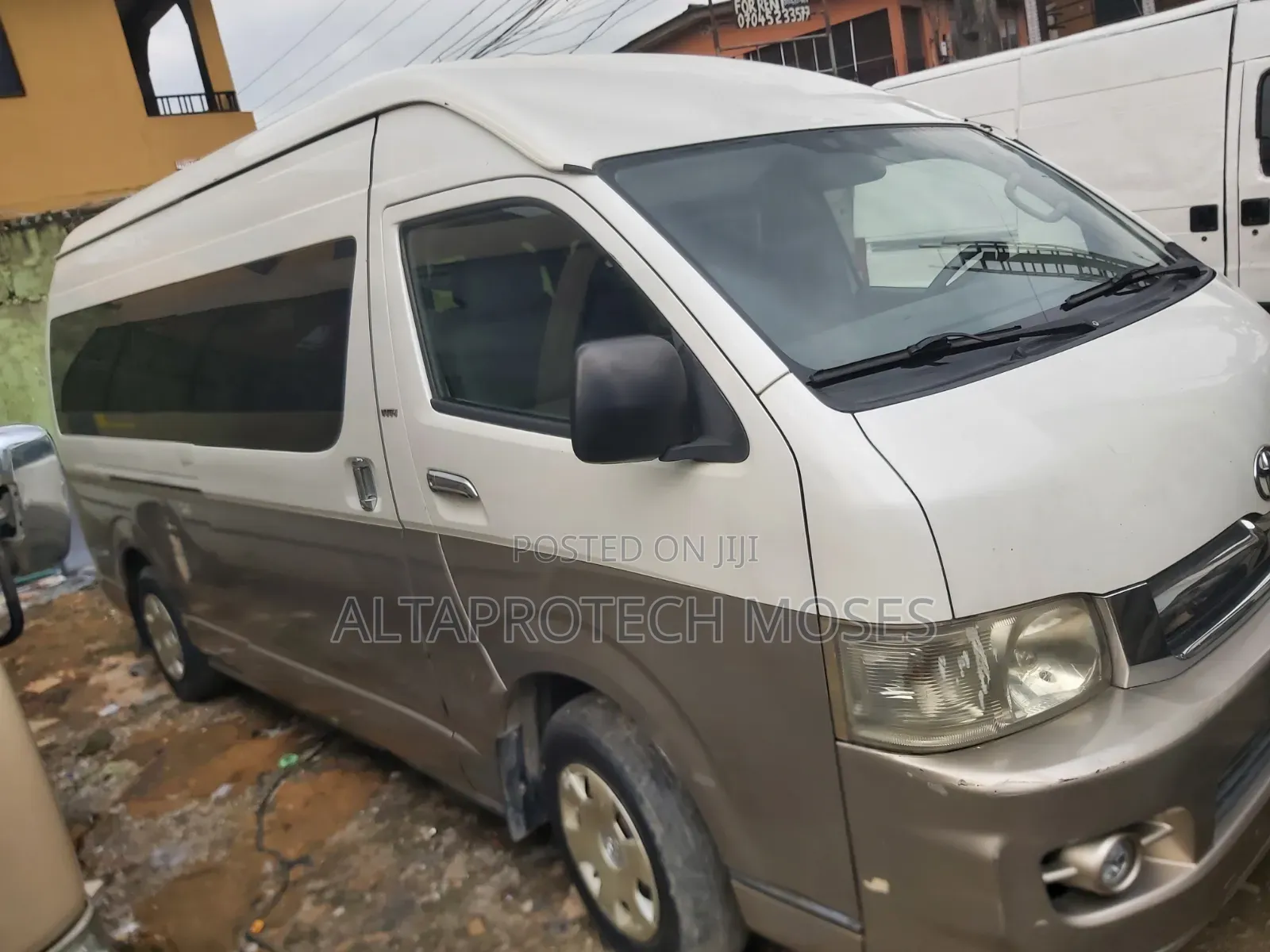 Toyota HiAce 2016 White