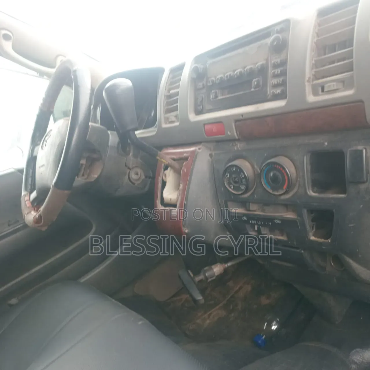 Toyota HiAce 2010 White