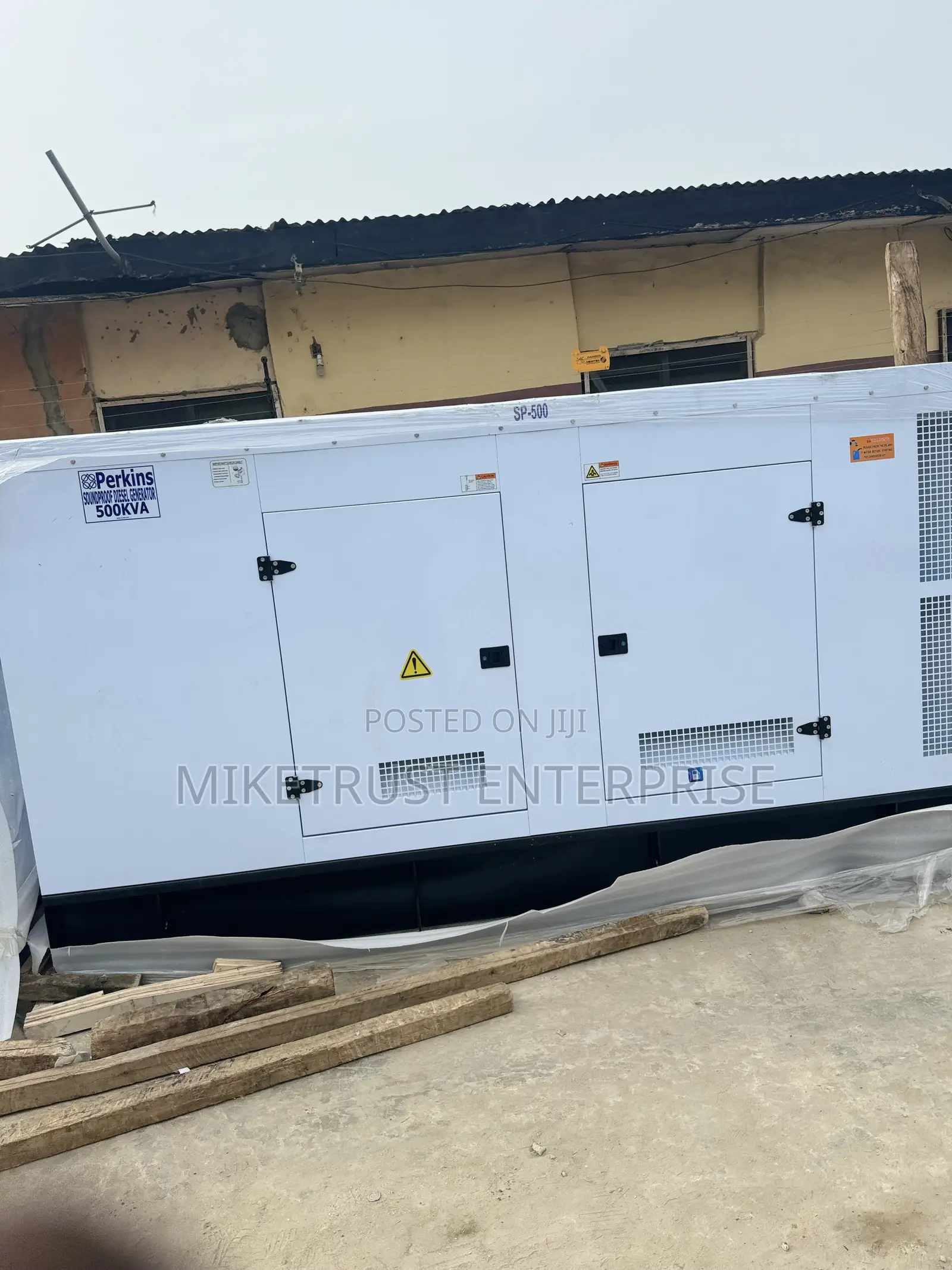 Perkins Soundproof 500kva Diesel Generator.