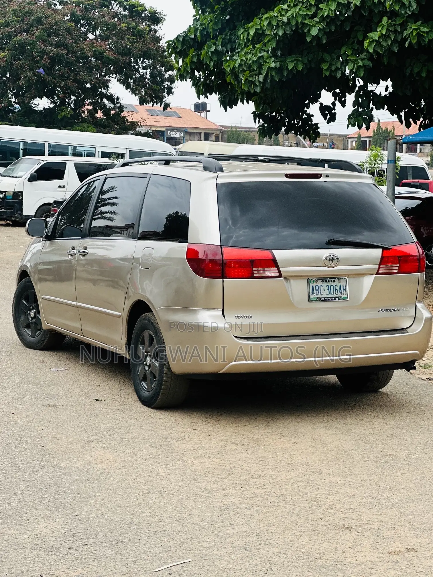 Toyota Sienna 2003 Gold