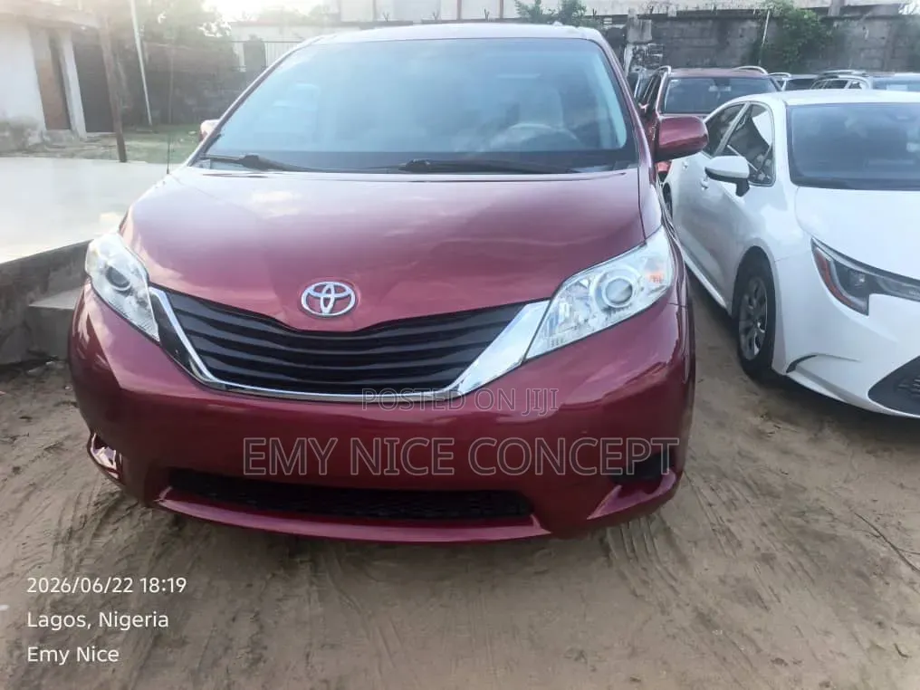 Toyota Sienna L FWD 7 Passenger 2013 Red