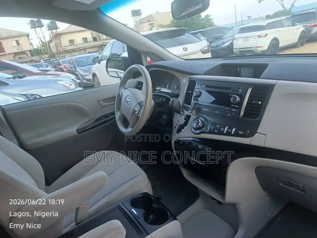 Toyota Sienna L FWD 7 Passenger 2013 Red