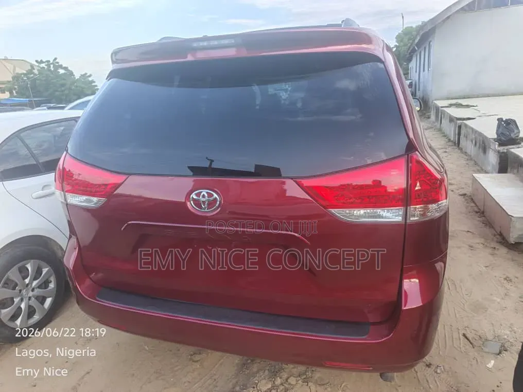 Toyota Sienna L FWD 7 Passenger 2013 Red