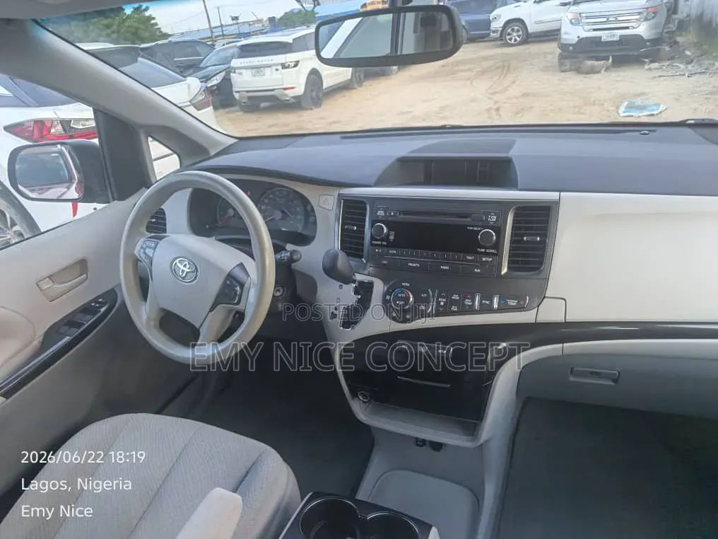 Toyota Sienna L FWD 7 Passenger 2013 Red