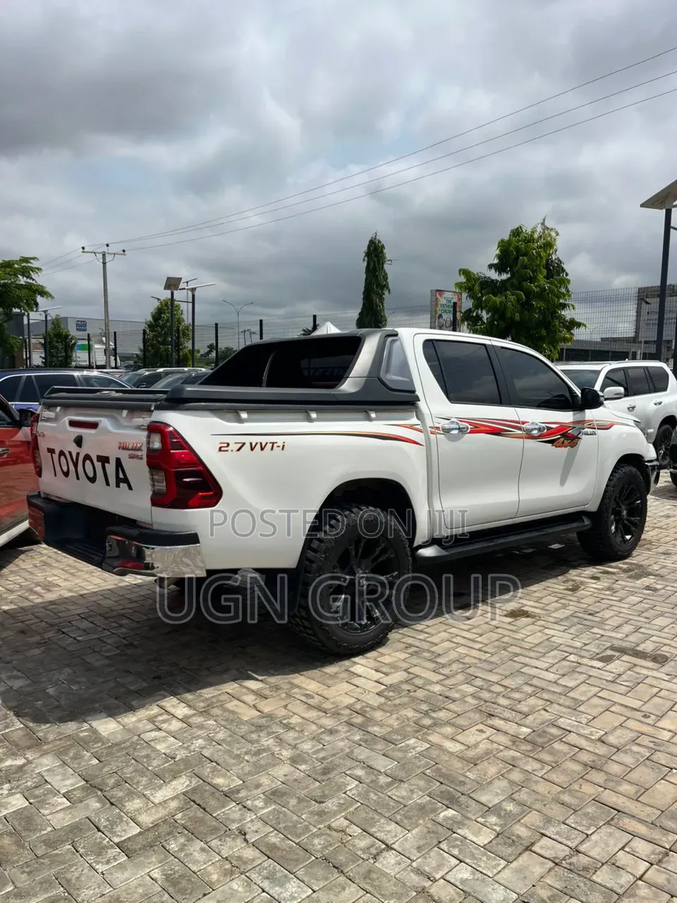 Toyota Hilux 2021 White