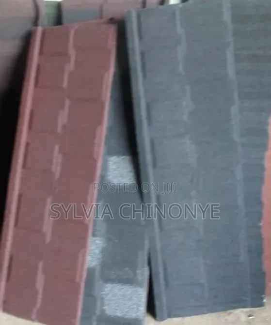 Shingles Red and Shingles Black With White Patch With 50 Years Warrant