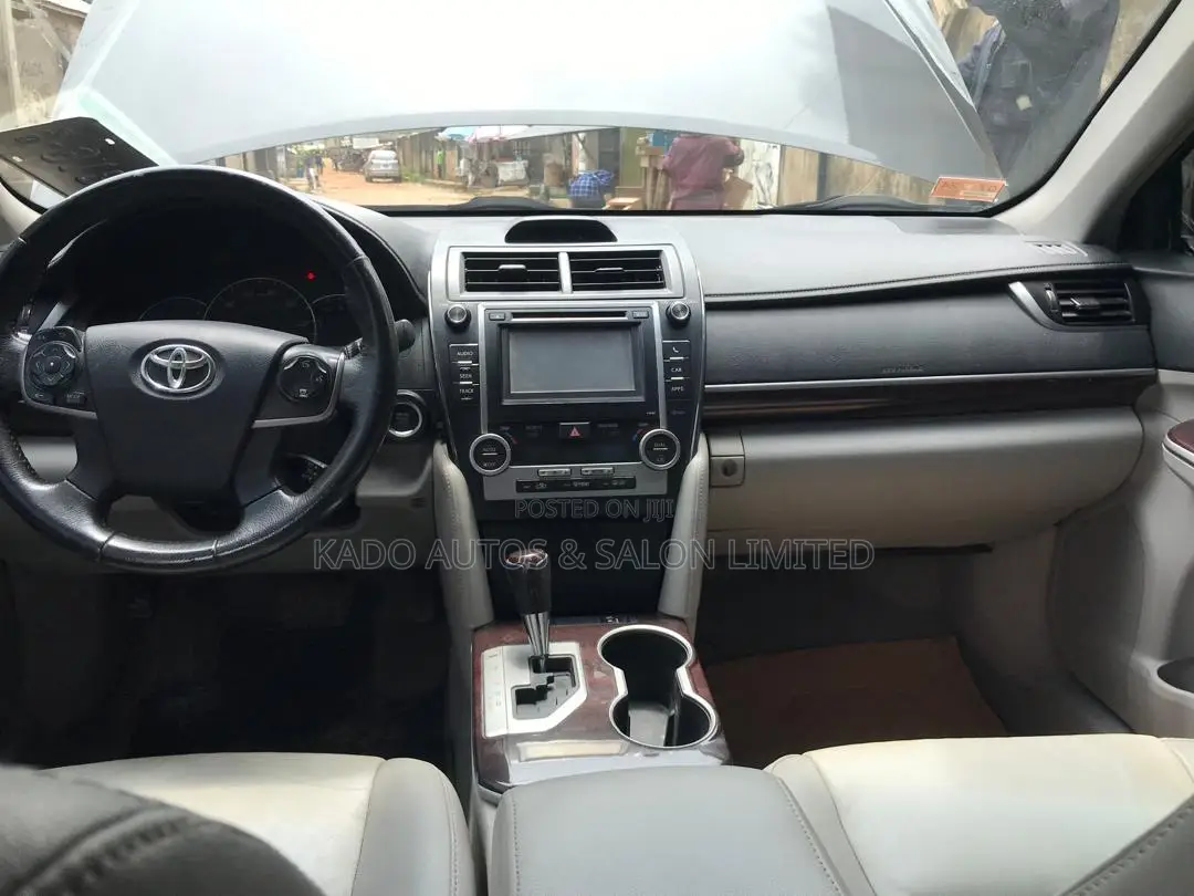 Toyota Camry XLE V6 4dr Sedan (3.5L 6cyl 6A) 2013 Gray