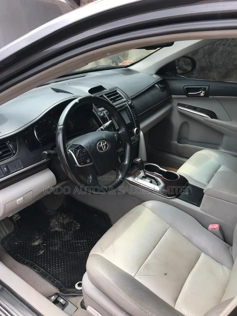 Toyota Camry XLE V6 4dr Sedan (3.5L 6cyl 6A) 2013 Gray