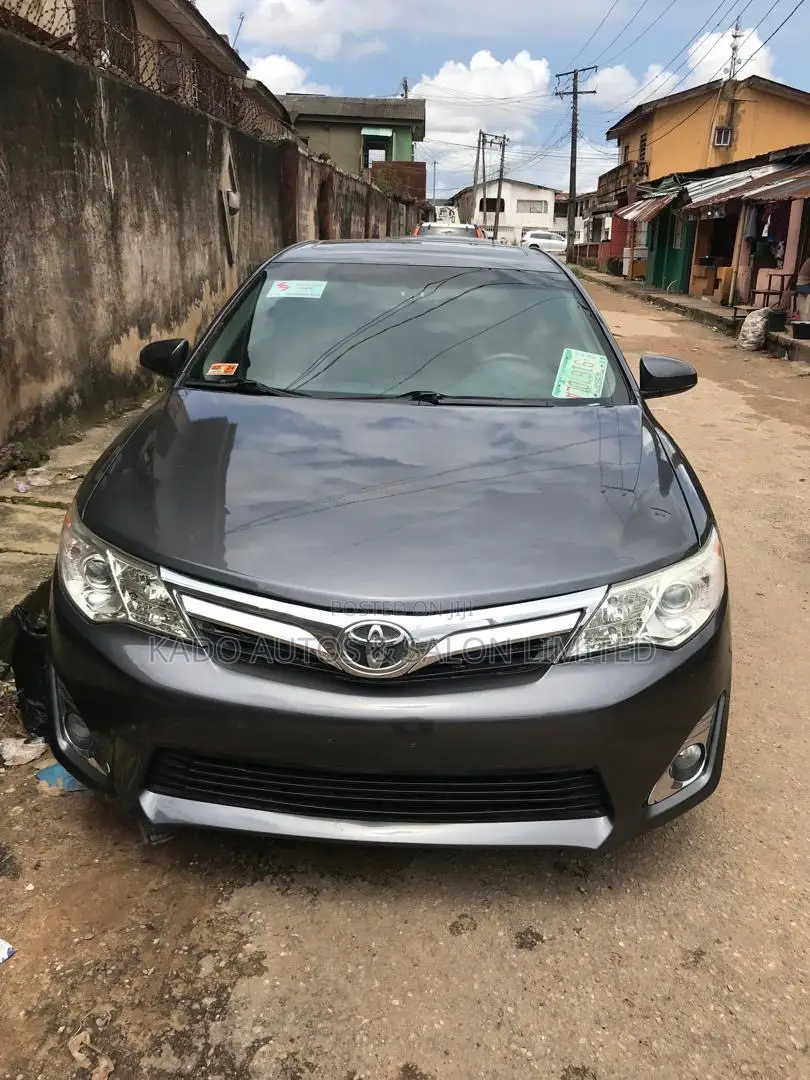 Toyota Camry XLE V6 4dr Sedan (3.5L 6cyl 6A) 2013 Gray