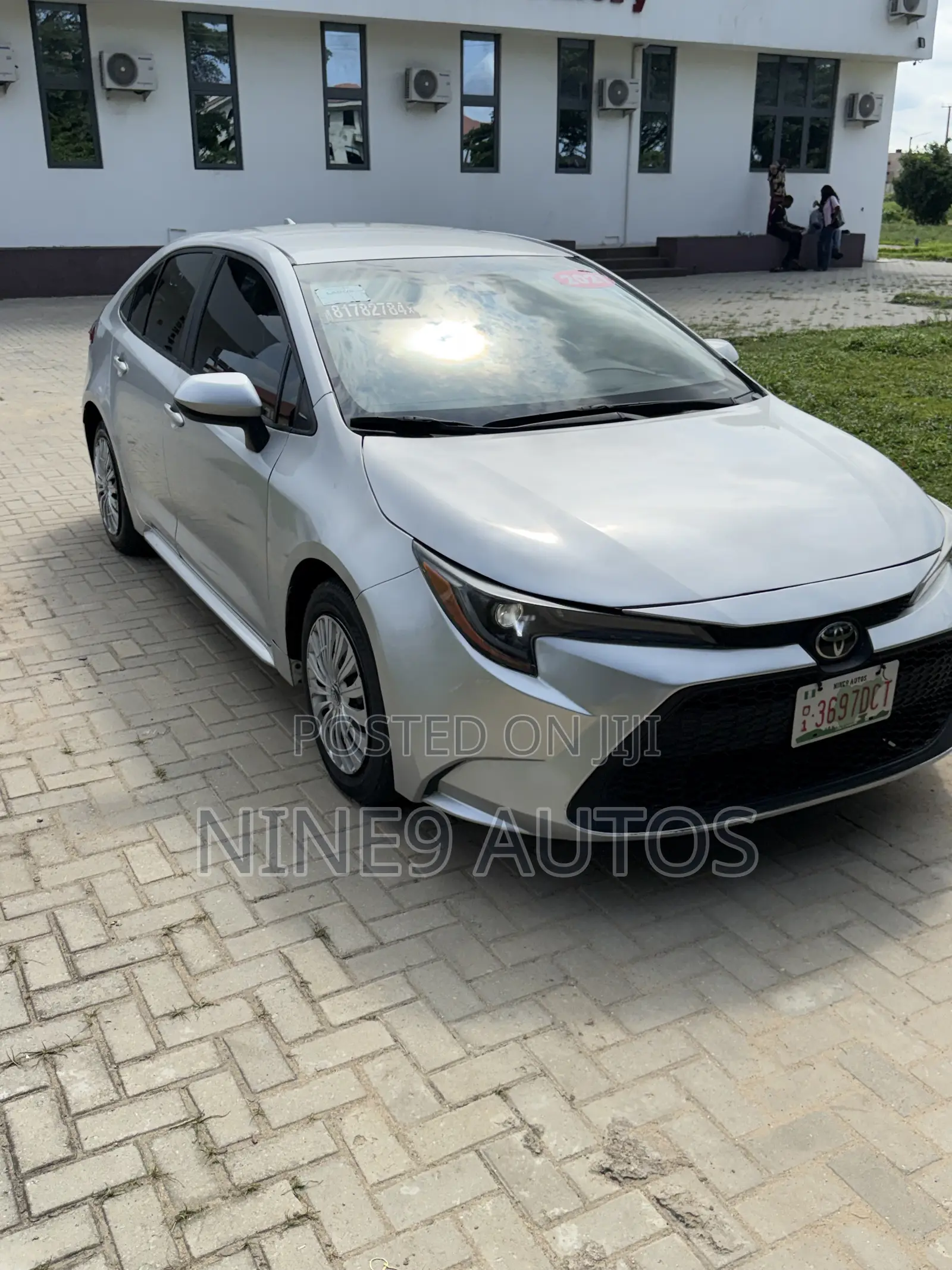 Toyota Corolla LE 2021 Silver