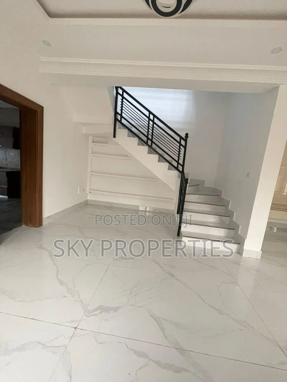 5bdrm Duplex in Onikoyi for rent