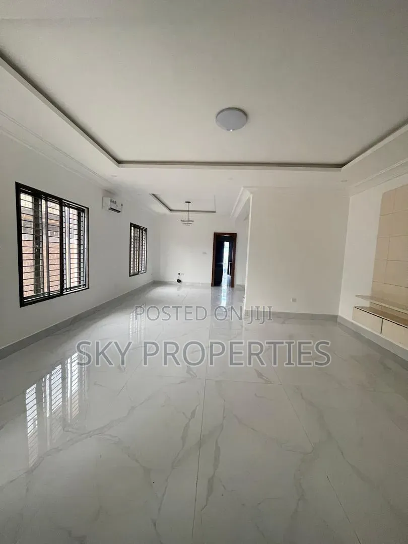 5bdrm Duplex in Onikoyi for rent