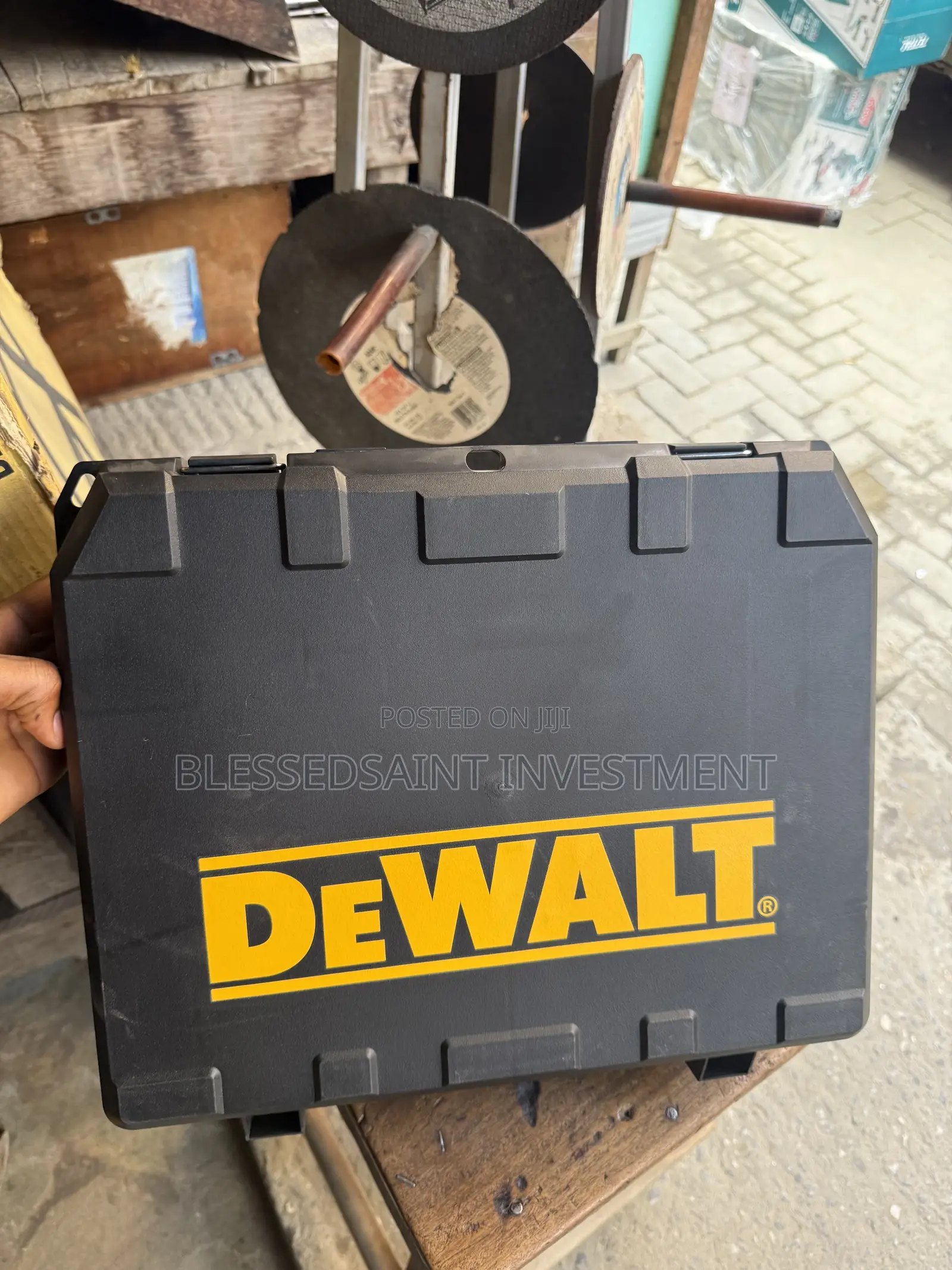 Dewalt D21570k-B5 Drilling Machine 1300w, 16mm, 2-Speed