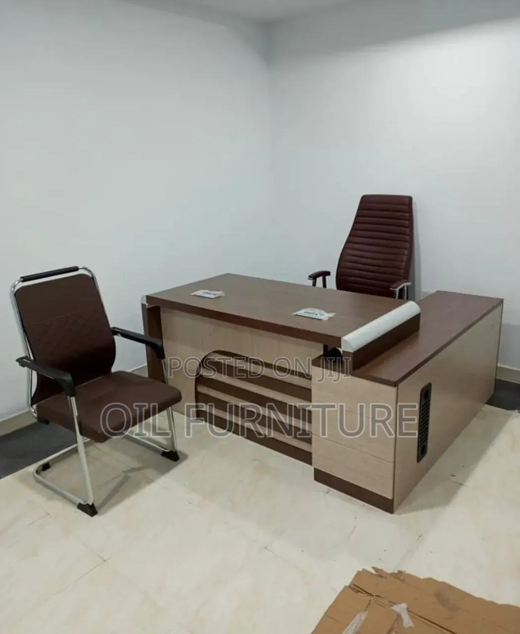 Wooden Executive Office Desk
I.6 Meter
