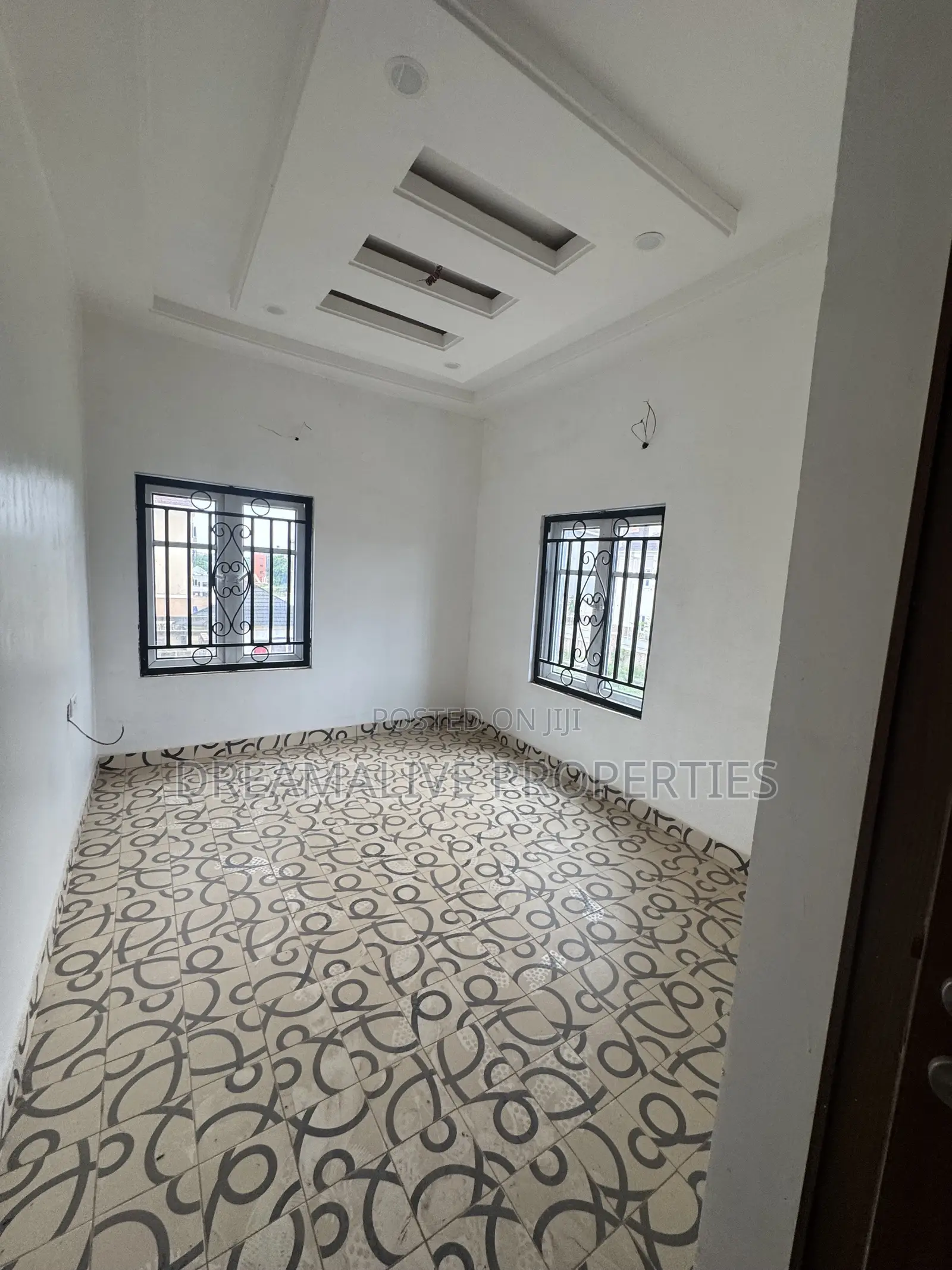 4bdrm Duplex in Life Camp for sale