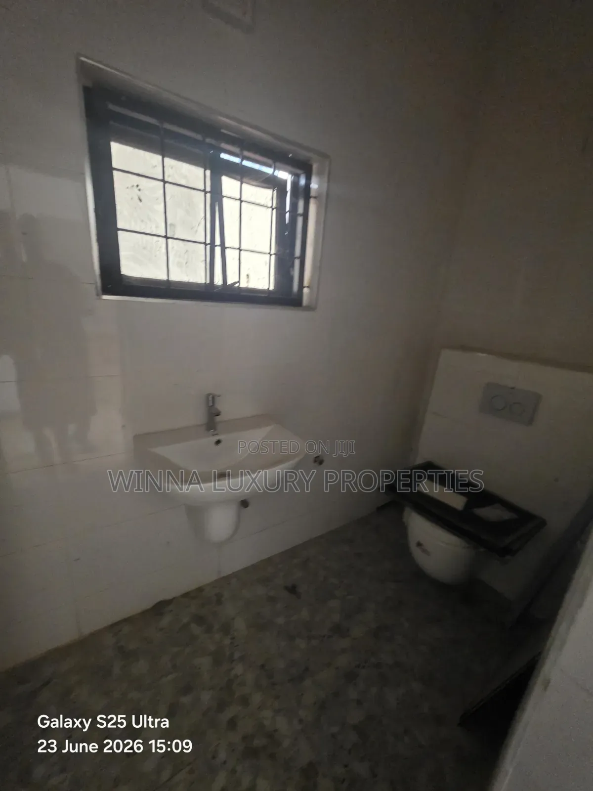 6bdrm Duplex in Guzape for sale