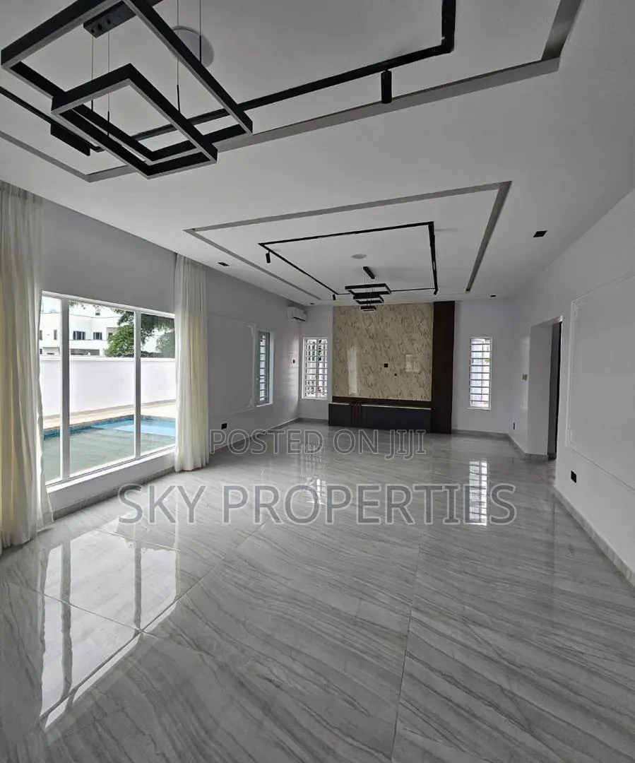 5bdrm Duplex in Lekki for sale