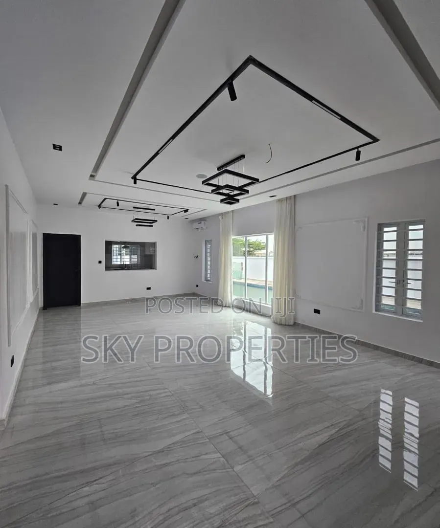 5bdrm Duplex in Lekki for sale