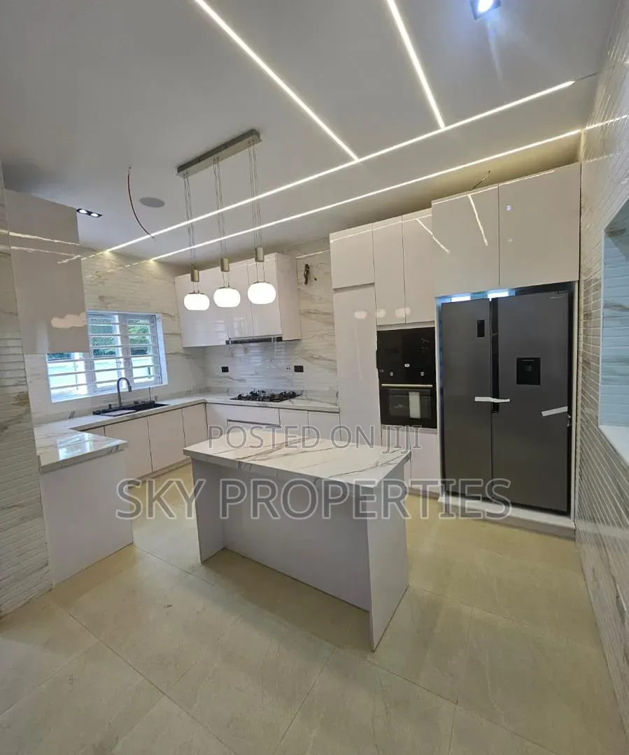 5bdrm Duplex in Lekki for sale