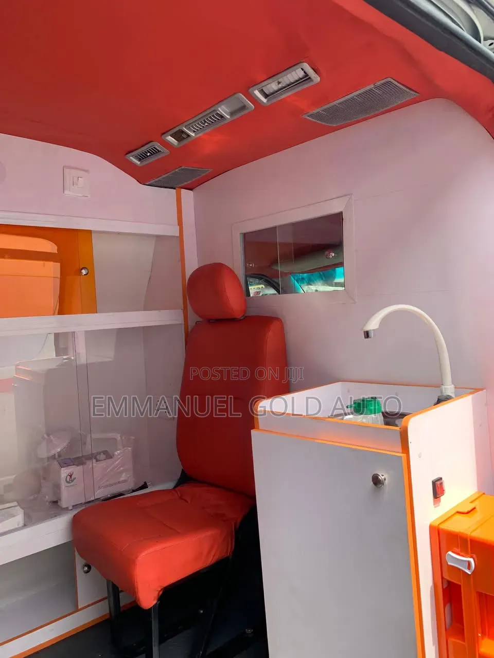 Toyota HiAce 2010 White