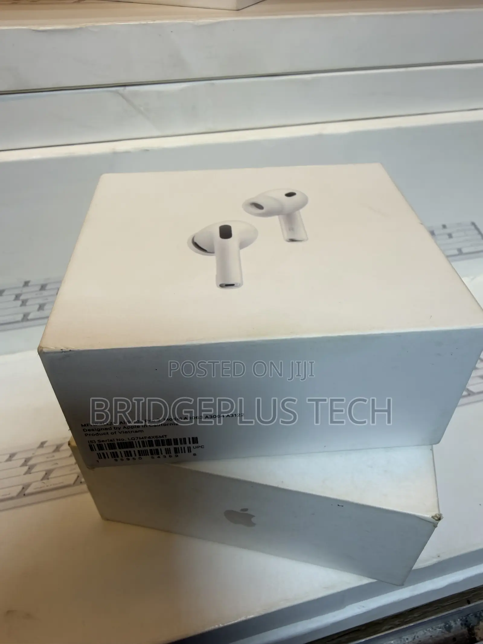 Apple Airpods Pro Wireless Magsafe Charging Case (Usb-C, 3rd Gen)