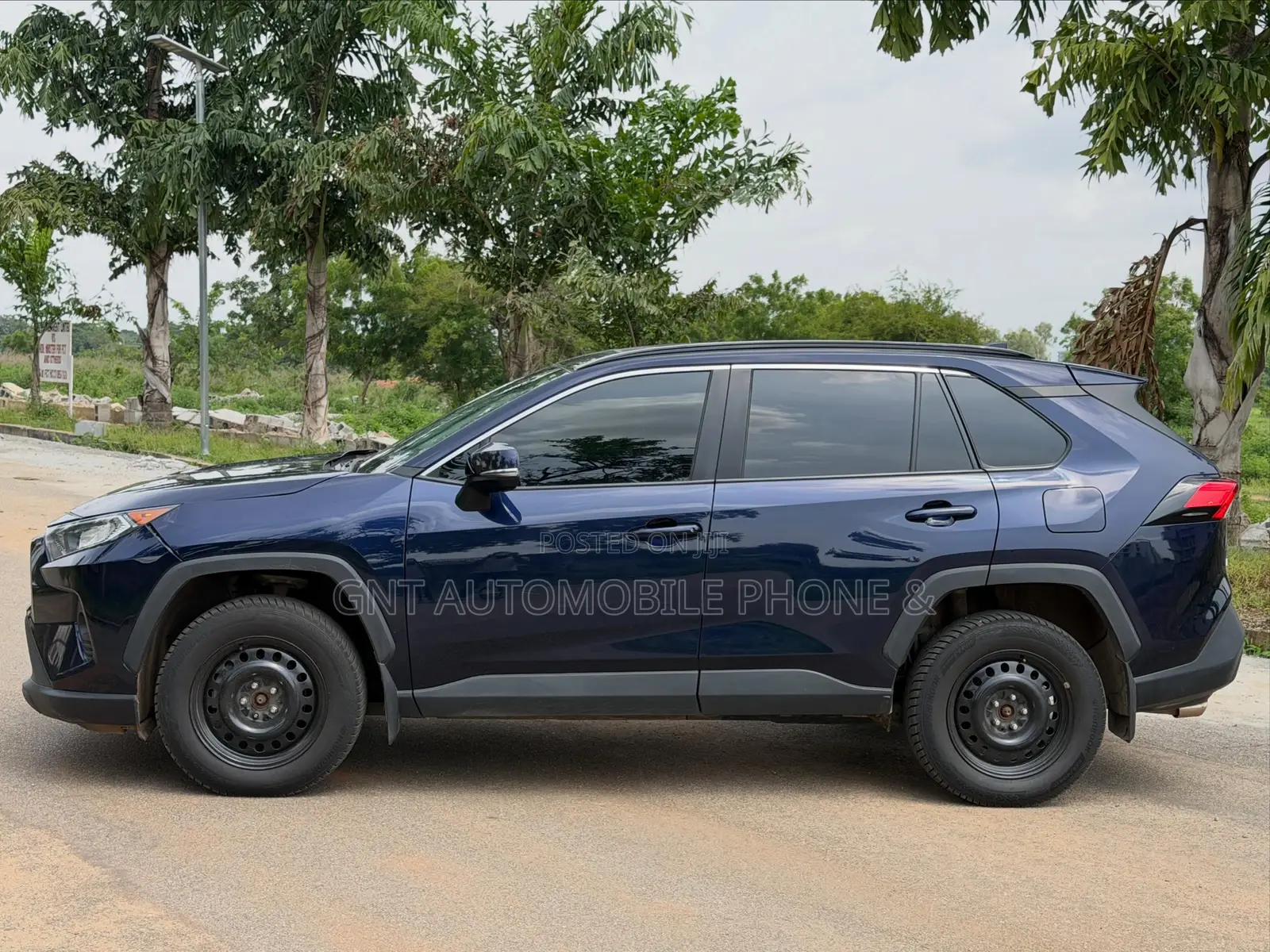 Toyota RAV4 2021 Blue
