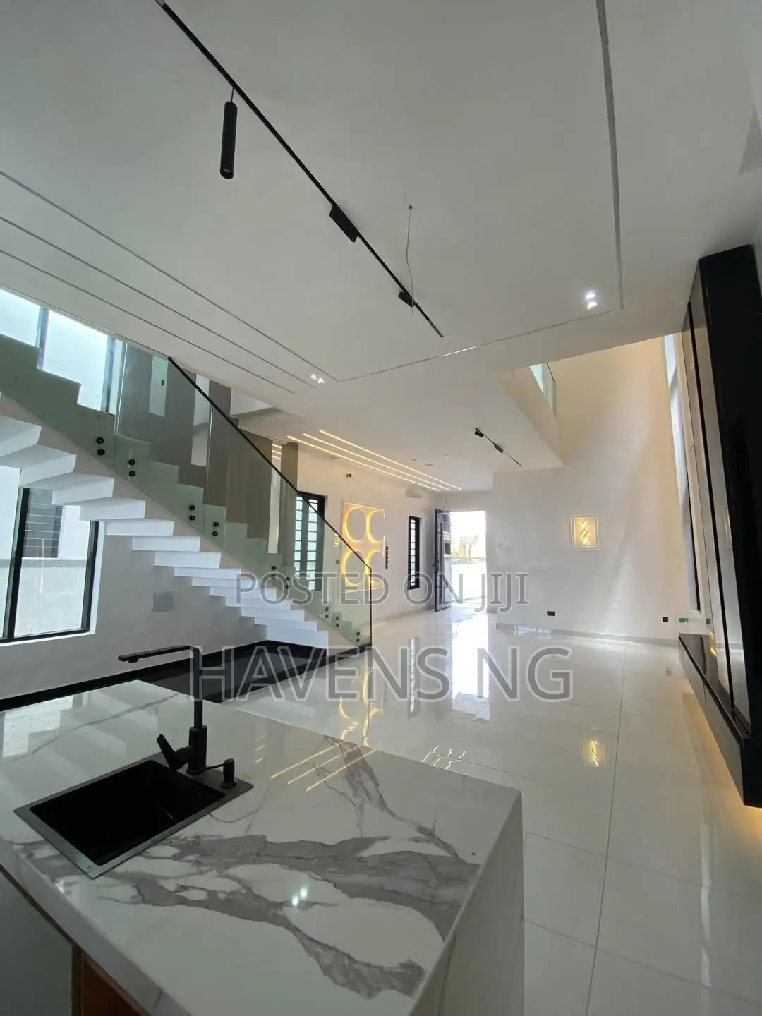 5bdrm Duplex in Lekki Phase 2 for sale