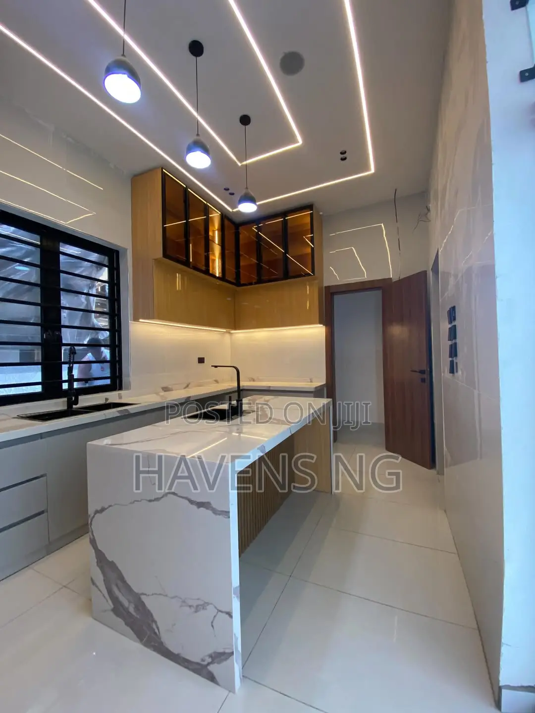 5bdrm Duplex in Lekki Phase 2 for sale