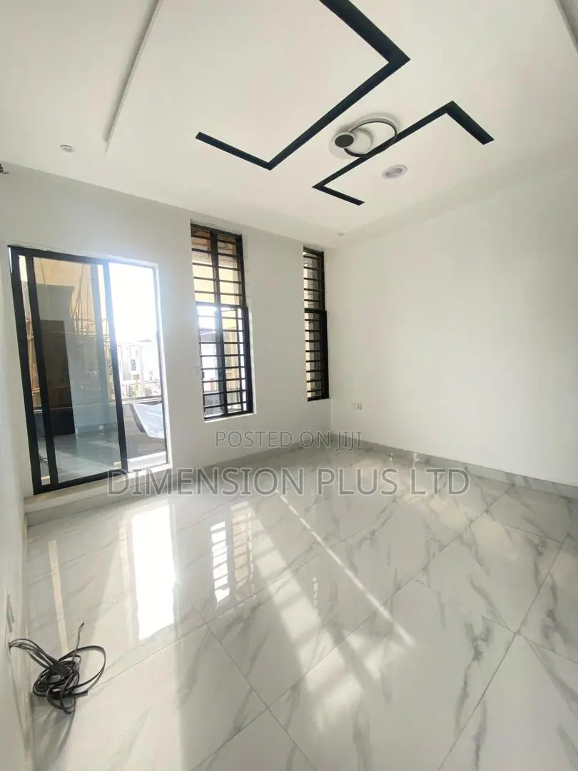 4bdrm Duplex in Chevron for sale