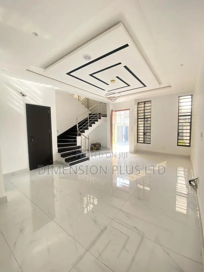 4bdrm Duplex in Chevron for sale