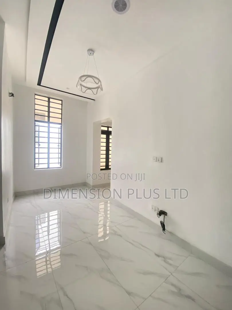4bdrm Duplex in Chevron for sale