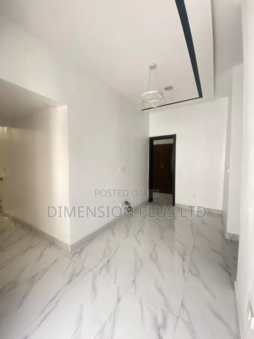 4bdrm Duplex in Chevron for sale