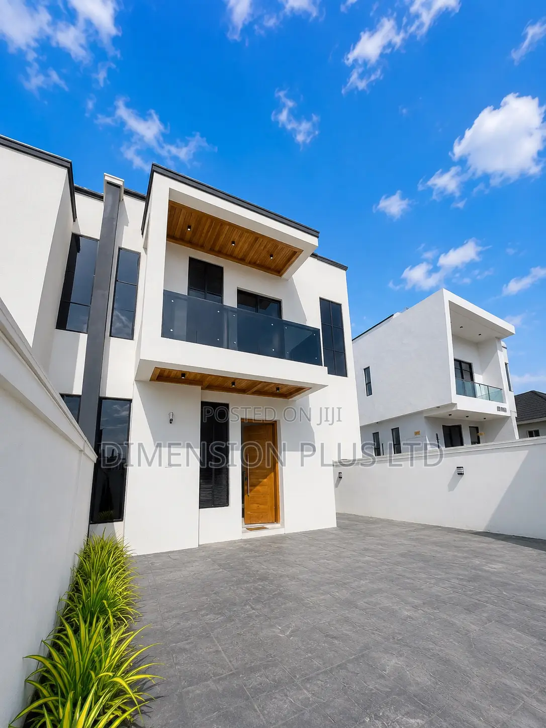 4bdrm Duplex in Chevron for sale
