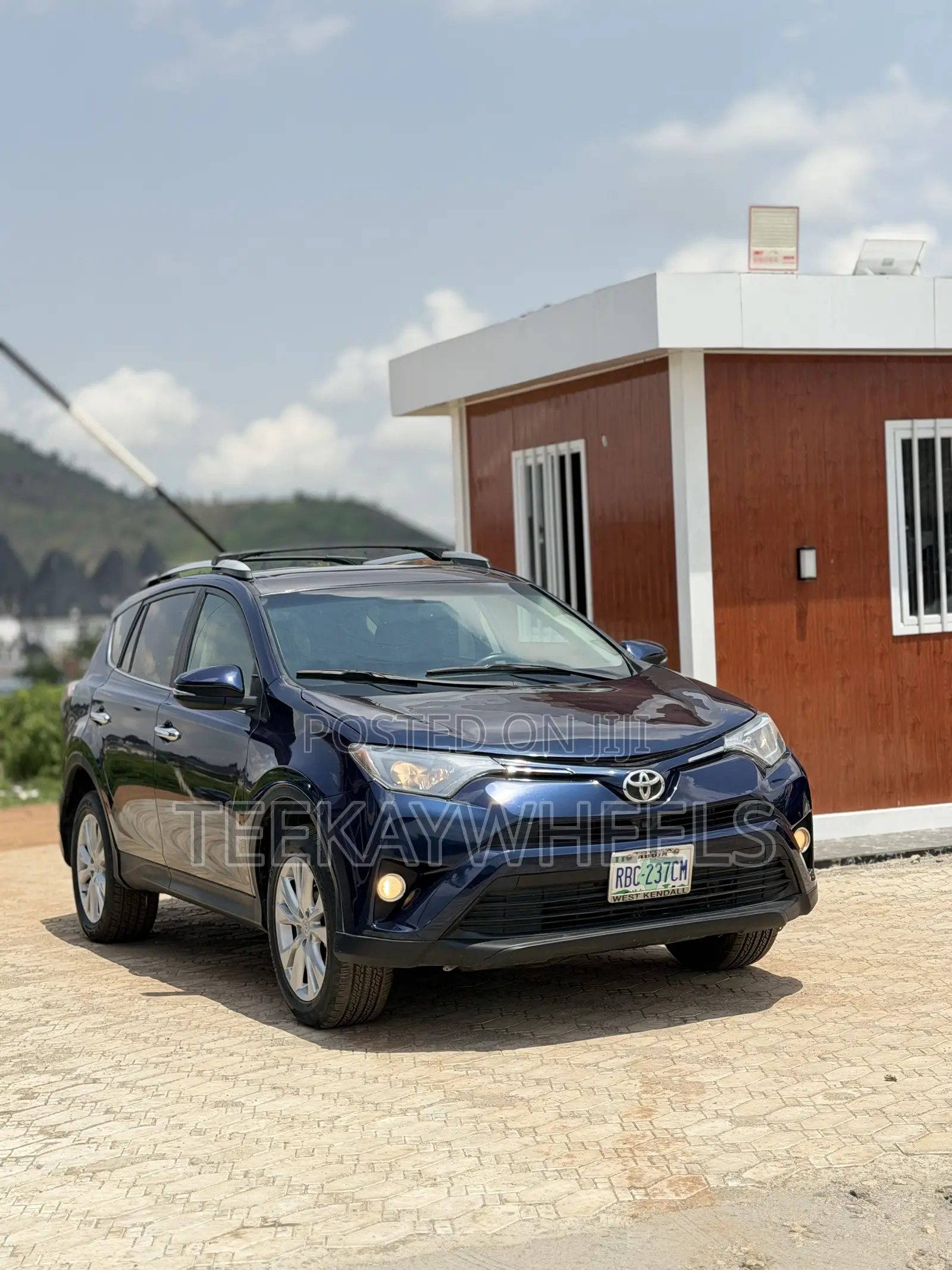 Toyota RAV4 Limited AWD (2.5L 4cyl 6A) 2016 Blue