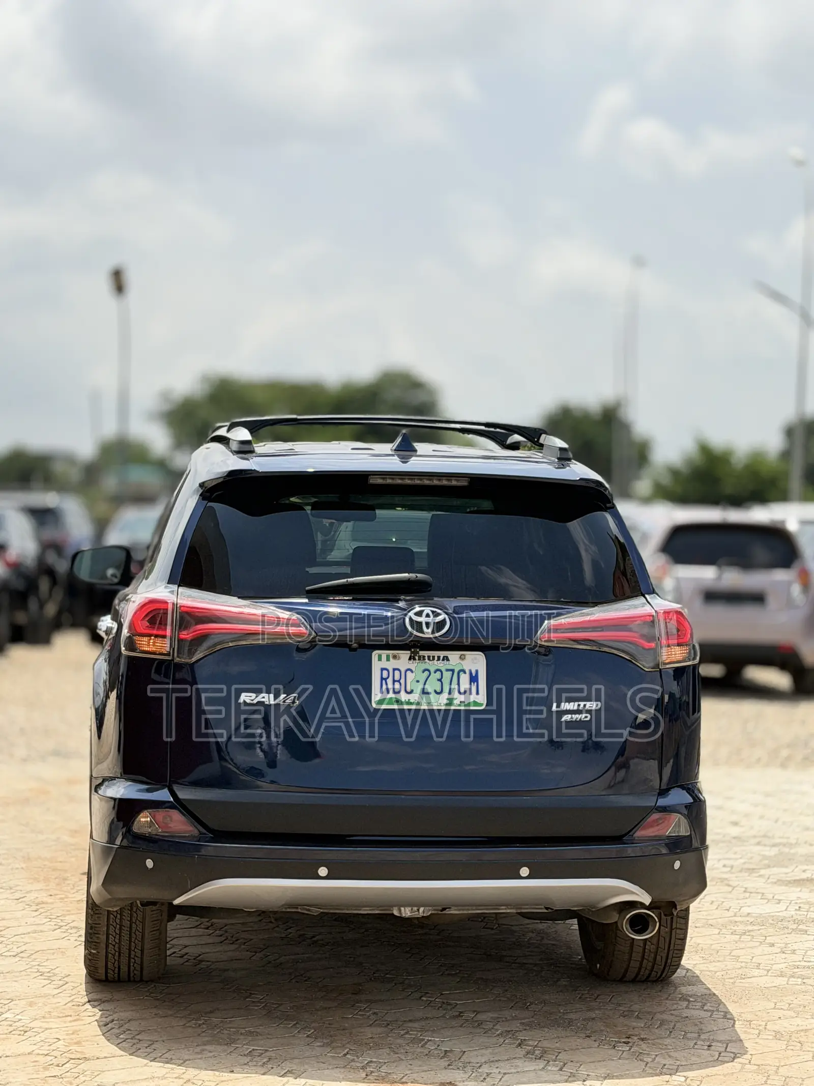 Toyota RAV4 Limited AWD (2.5L 4cyl 6A) 2016 Blue