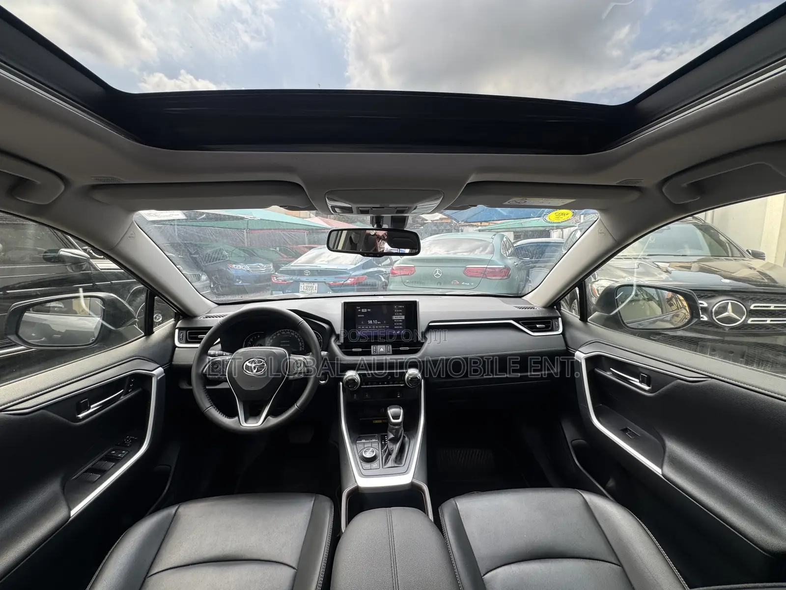 Toyota RAV4 XLE 2025 Gray