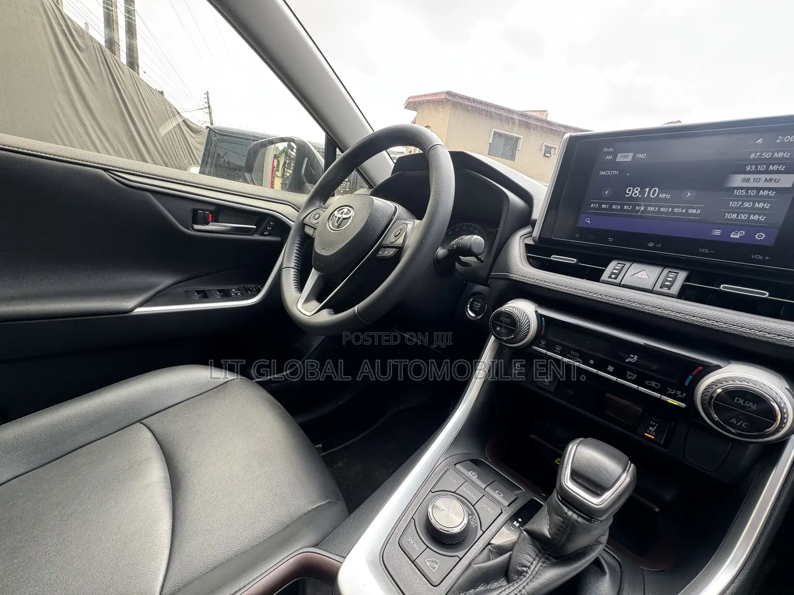 Toyota RAV4 XLE 2025 Gray