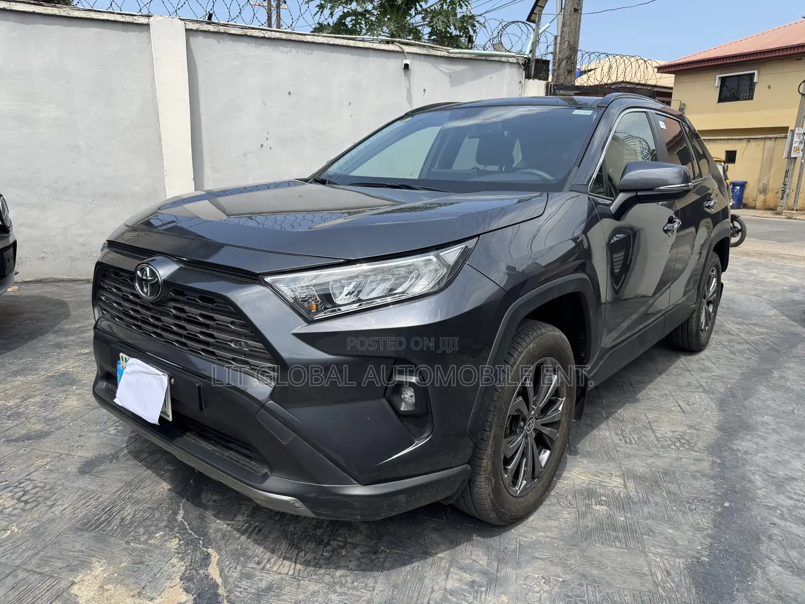 Toyota RAV4 XLE 2025 Gray
