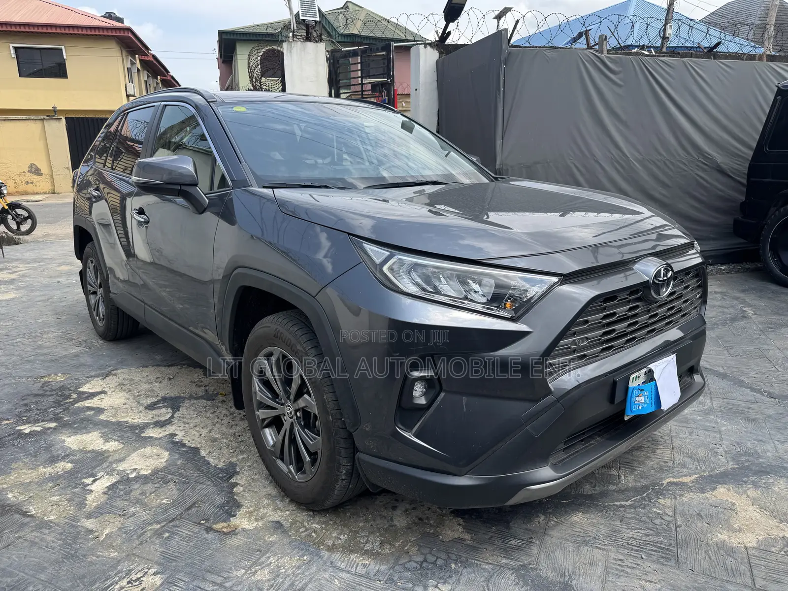 Toyota RAV4 XLE 2025 Gray